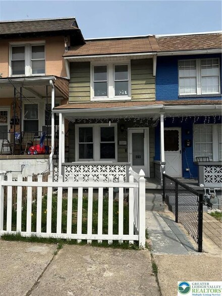 203 Clearfield St, Freemansburg, PA 18017