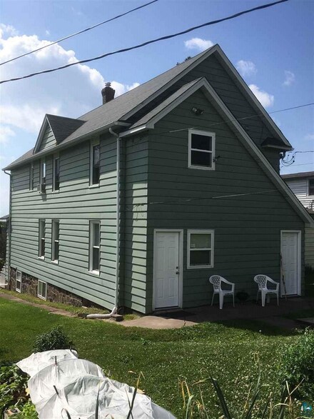 617 E 9th St, Duluth, MN 55805