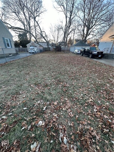 68 Enfield Ave, Providence, RI 02908