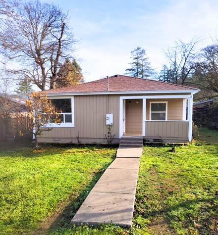 563 Highland Ave, Alderpoint, CA 95511