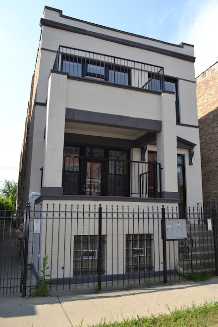 3245 W Division St Unit 1, Chicago, IL 60651
