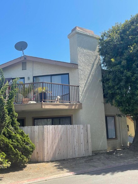 27 Village Cir Dr, Lompoc, CA 93436
