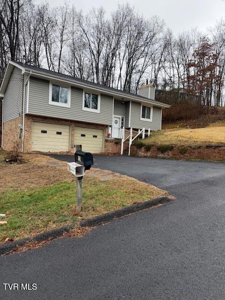 226 Shadow Hill Ln, Bristol, VA 24201