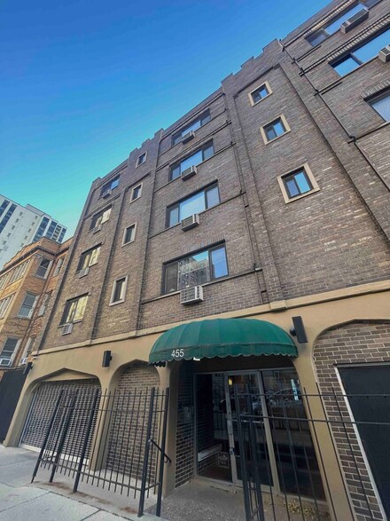 455 W Saint James Place Unit 504, Chicago, IL 60614