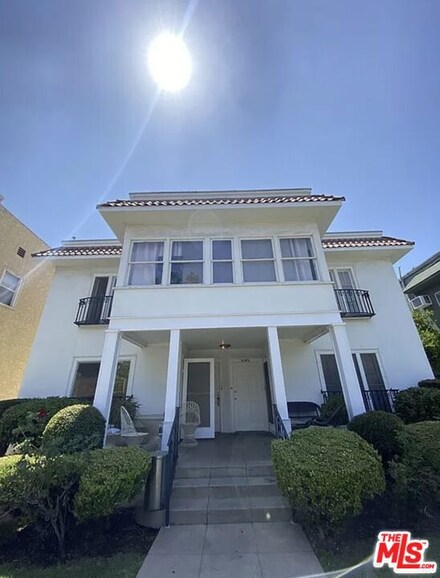 817 N Heliotrope Dr, Los Angeles, CA 90029