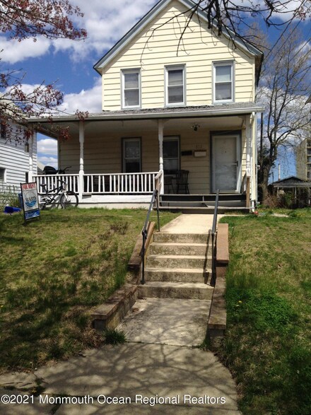 812 12th Ave, Belmar, NJ 07719