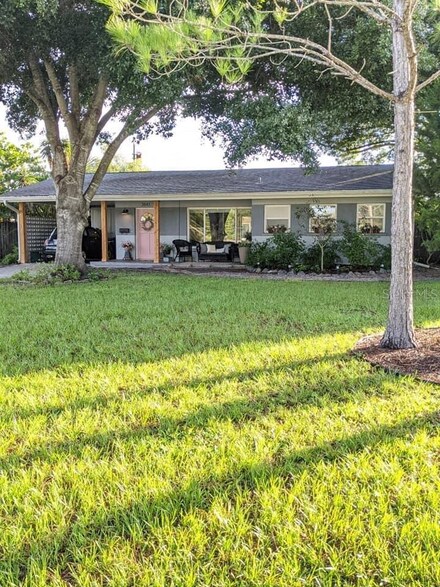 3841 Nottingham Dr, Sarasota, FL 34235