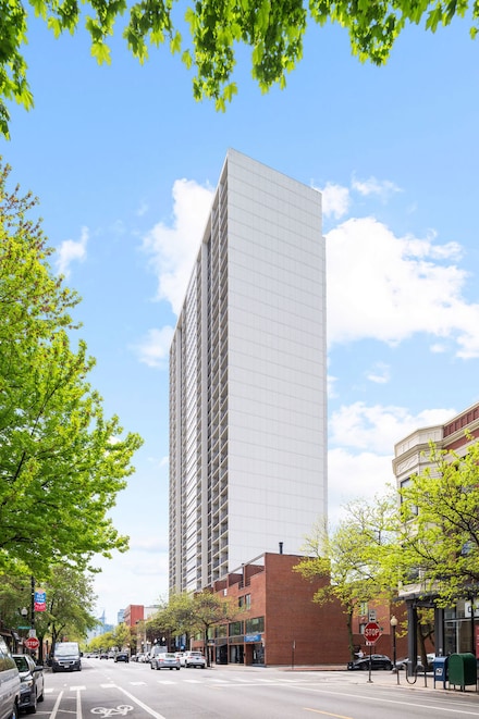 1636 N Wells St Unit 2410, Chicago, IL 60614