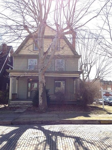 700 Beaver Ave, Midland, PA 15059