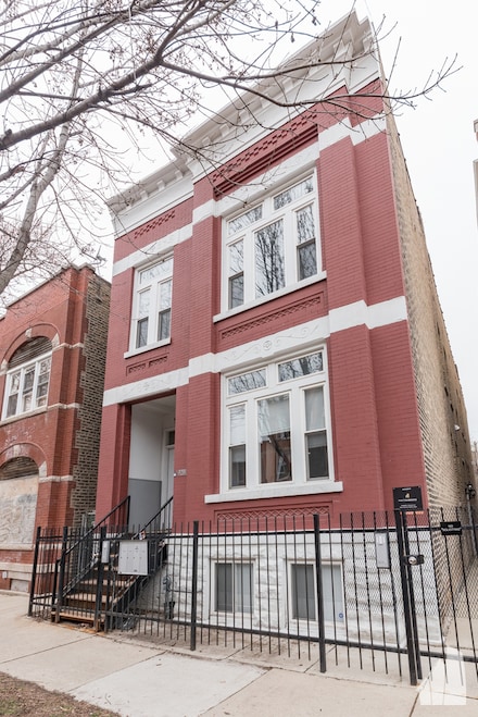2702 W Thomas St Unit 2F, Chicago, IL 60622