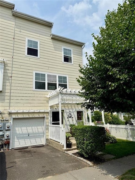 215 Beach Breeze Ln, Arverne, NY 11692