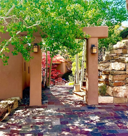 1284 Camino de Cruz Blanca, Santa Fe, NM 87505