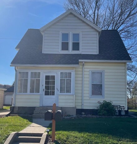 106 Warsaw St, La Porte, IN 46350