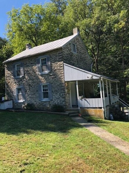 78 Dog St, Kempton, PA 19529