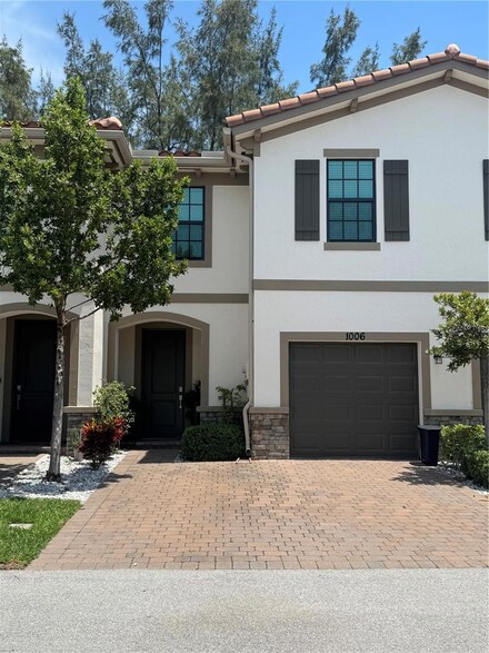 1006 Sweet Briar Ln, Riviera Beach, FL 33410