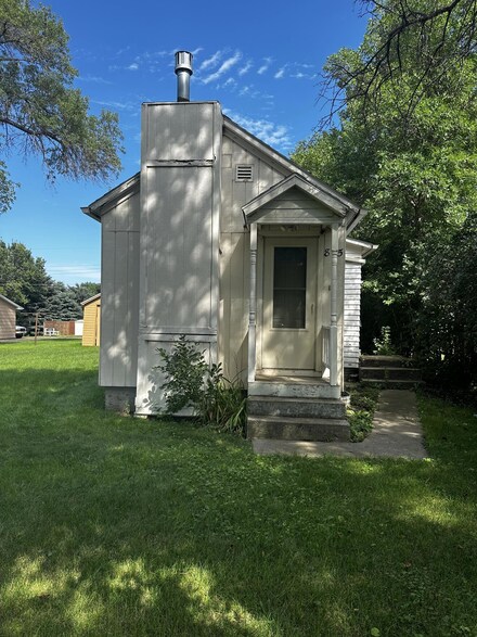 815 S Wells St, Aberdeen, SD 57401