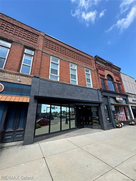 106 S Leroy St, Fenton, MI 48430