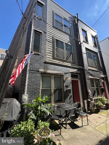 901 S Schell St, Philadelphia, PA 19147