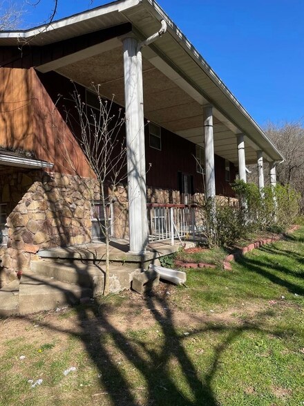 237 Cherry Branch Rd, Wayne, WV 25570