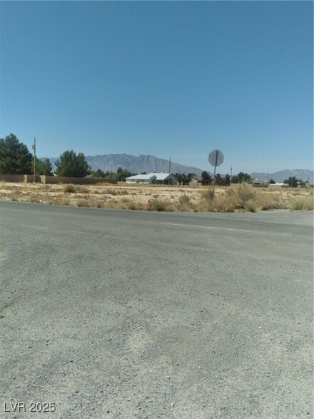 380 Gina St, Pahrump, NV 89048