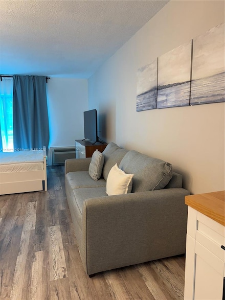 400 Kings Point Dr Unit 105, Sunny Isles Beach, FL 33160