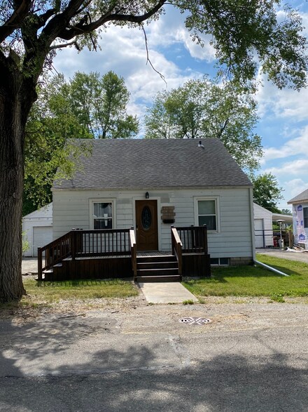1410 N Canal St, Alexandria, IN 46001