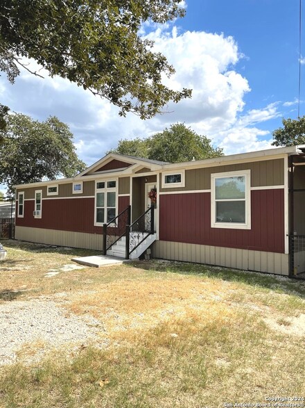 4306 Prelude Pass Dr, Elmendorf, TX 78112