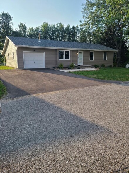902 E Hudson Ave, Altoona, PA 16602