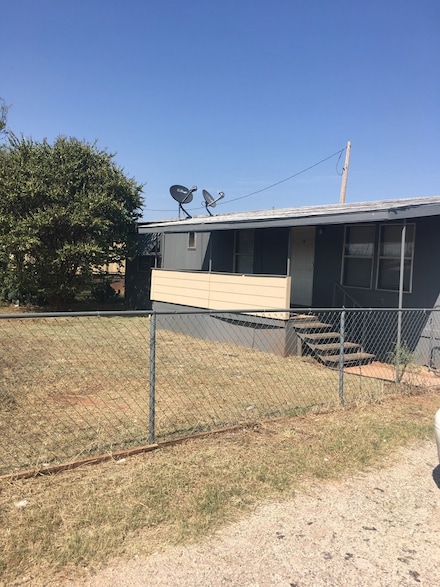 140 Apache Rd, Tye, TX 79563