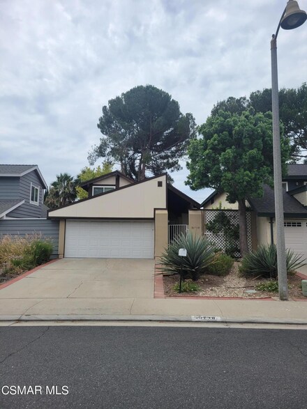 30738 Lakefront Dr, Agoura Hills, CA 91301