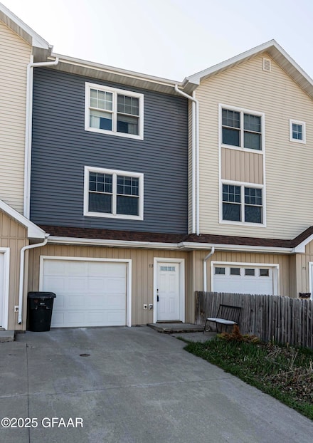 713 Promenade Ct, Grand Forks, ND 58203