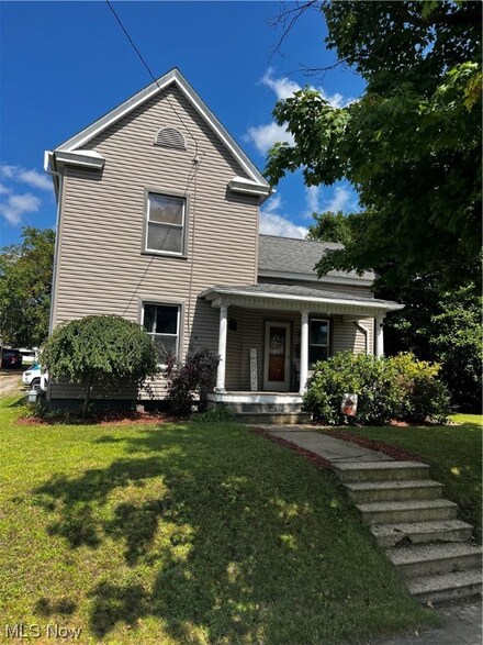 118 Wooster St NW, Navarre, OH 44662