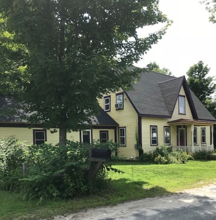 22 Greenhouse Ln, Bradford, NH 03221