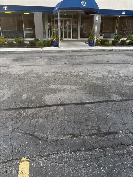 12520 Edgewater Dr Unit 1203, Lakewood, OH 44107