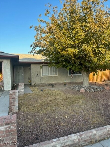 1358 Macon St, Las Vegas, NV 89104