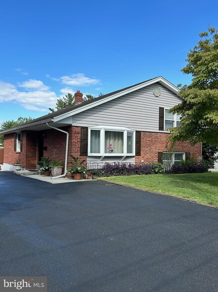 112 W Sylvan Ave, Morton, PA 19070