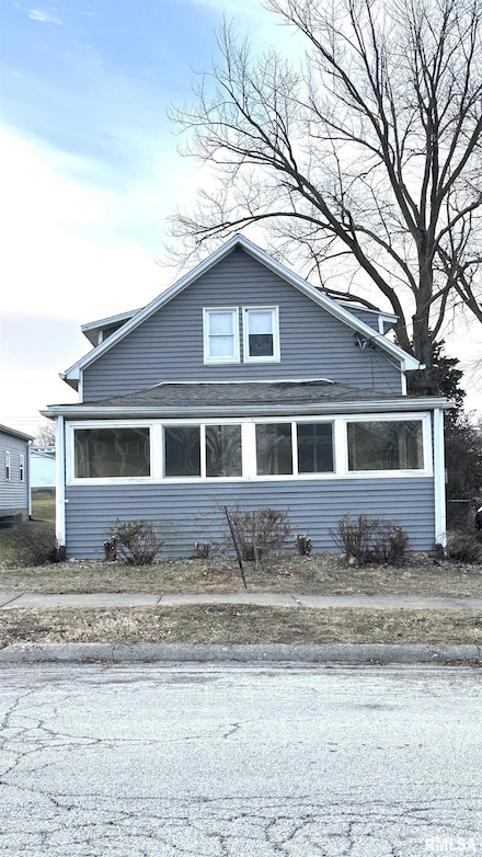 2008 Spruce St, Quincy, IL 62301