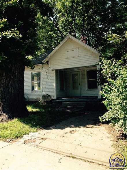108 SW Hampton St, Topeka, KS 66612