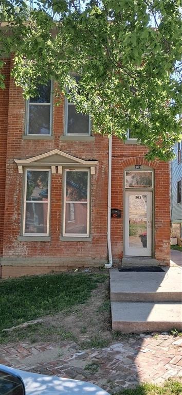 303 S 13th St, Saint Joseph, MO 64501