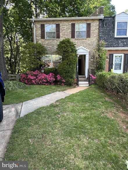 310 Bishop Ct, Westminster, MD 21157