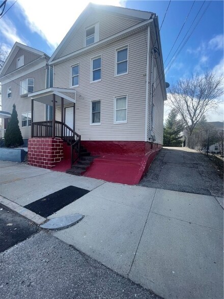 256 Lockwood St, Providence, RI 02907