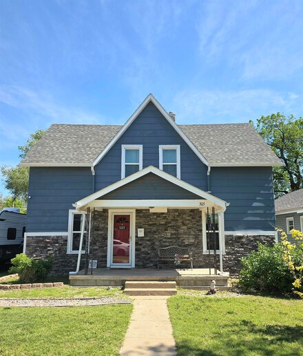 305 W 17th St, Hays, KS 67601