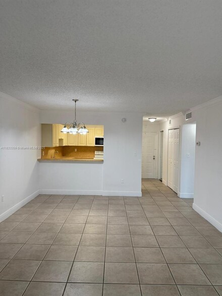 6990 NW 186th St Unit 4-509, Hialeah, FL 33015