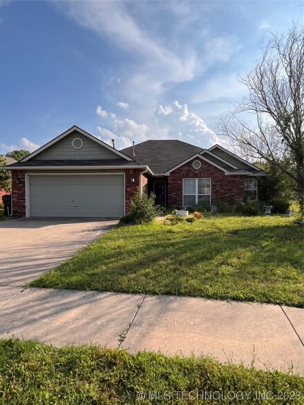 10706 E 120th St N, Collinsville, OK 74021