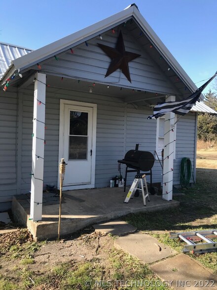 616 E 5th St, Sulphur, OK 73086