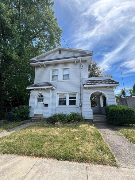2542 Duck Creek Rd, Cincinnati, OH 45212