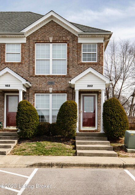 6019 Wooded Creek Dr Unit 202, Louisville, KY 40291