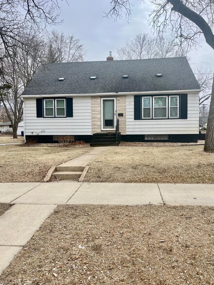 102 31st Ave N, Saint Cloud, MN 56303