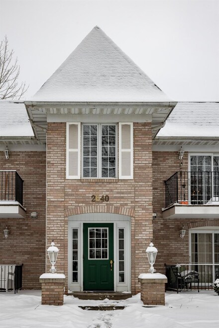 2640 Georgetowne Dr Unit D2, Highland, IN 46322