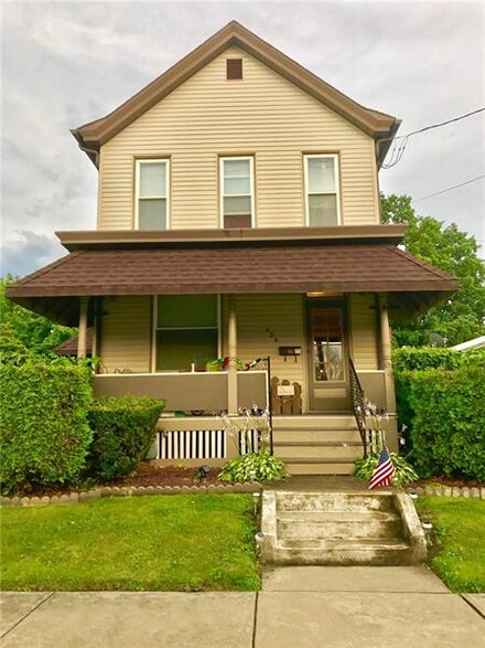 429 W 3rd Ave, Derry, PA 15627